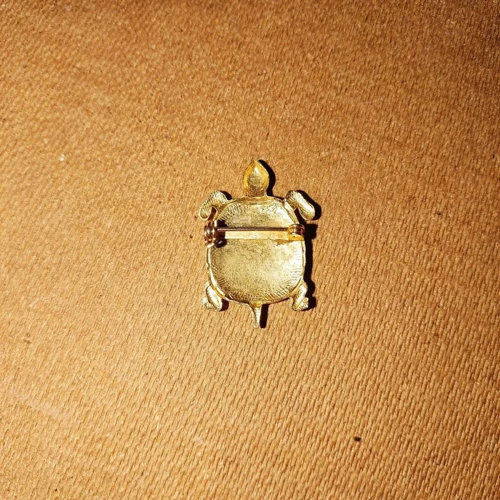 Vintage Gold Tone Turtle Brooch Pin With Red Enamel Shell